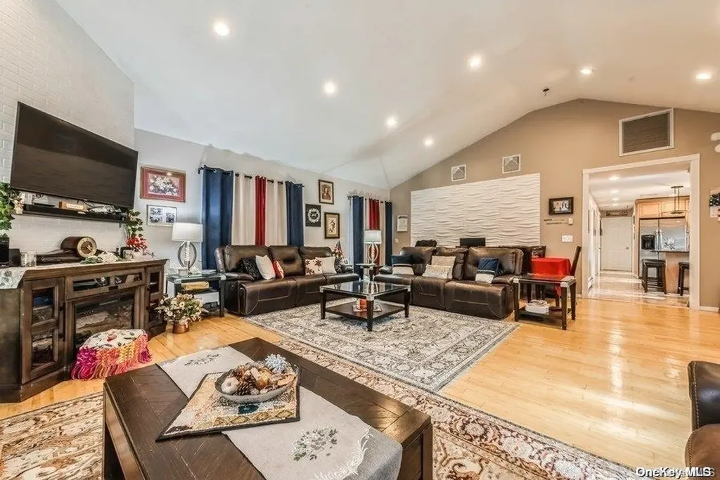 27 Wilson Lane Bethpage NY 11714