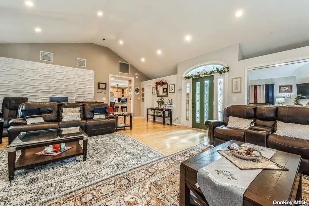 27 Wilson Lane Bethpage NY 11714
