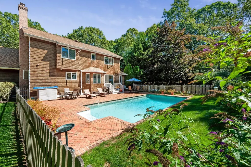 67 Straight Path Southampton NY 11968
