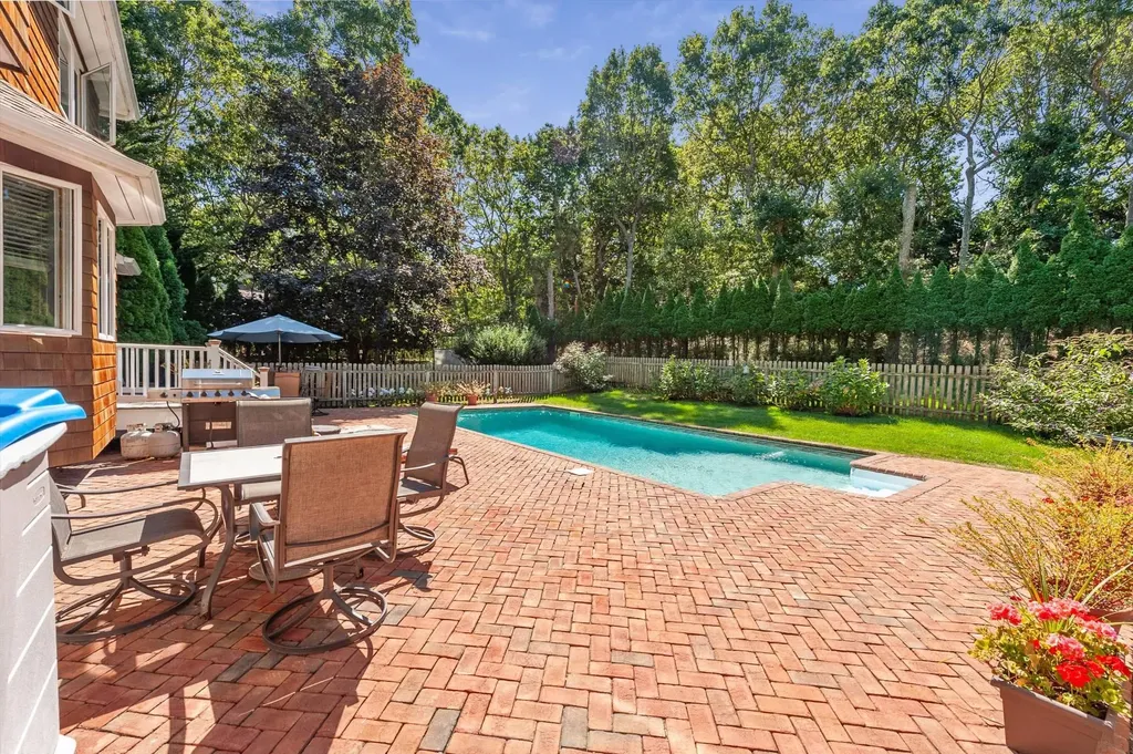 67 Straight Path Southampton NY 11968