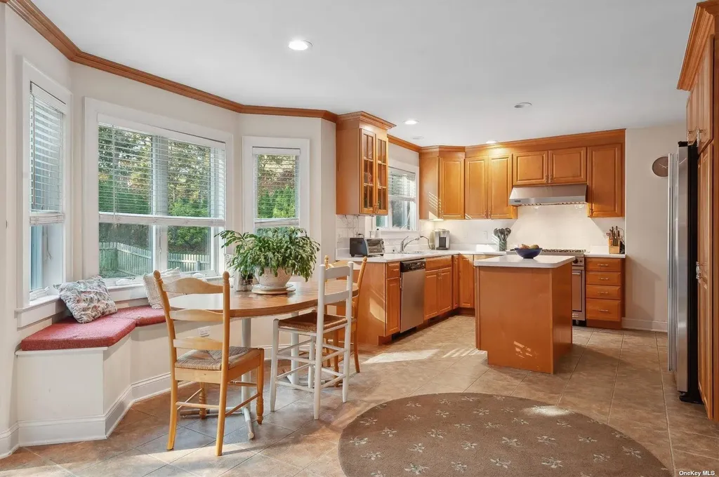 67 Straight Path Southampton NY 11968