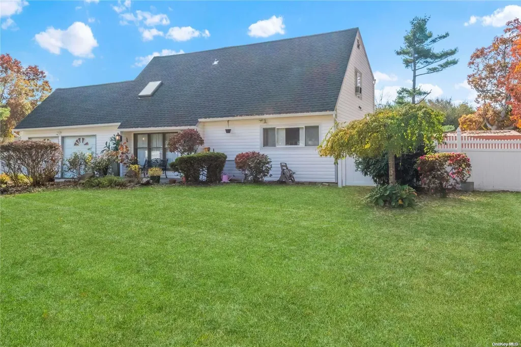 12 Hale Lane Coram NY 11727