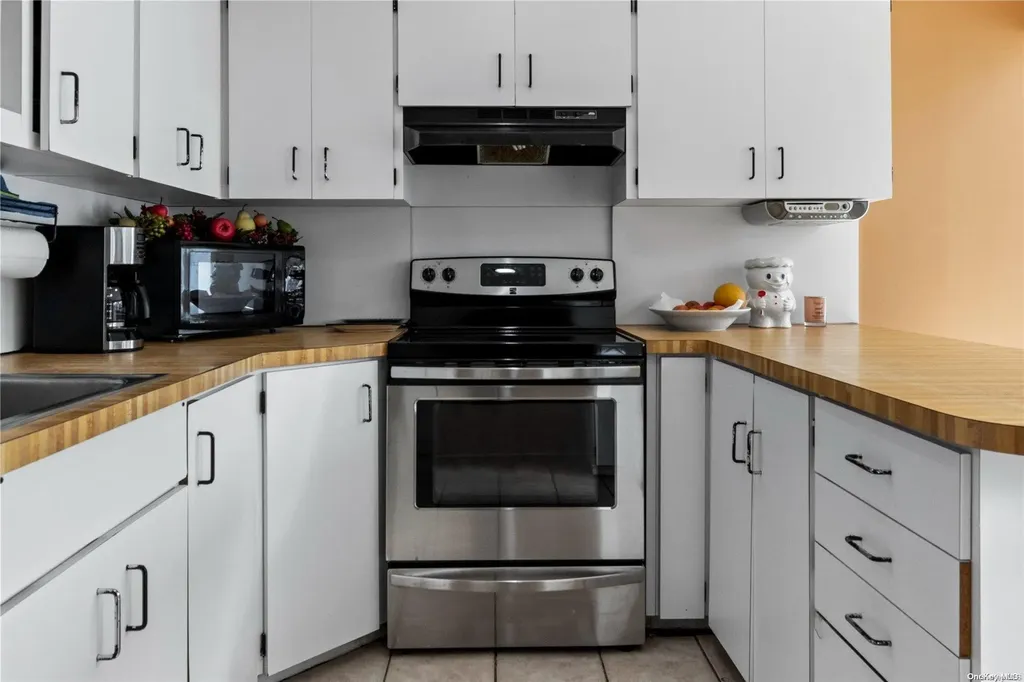 12 Hale Lane Coram NY 11727