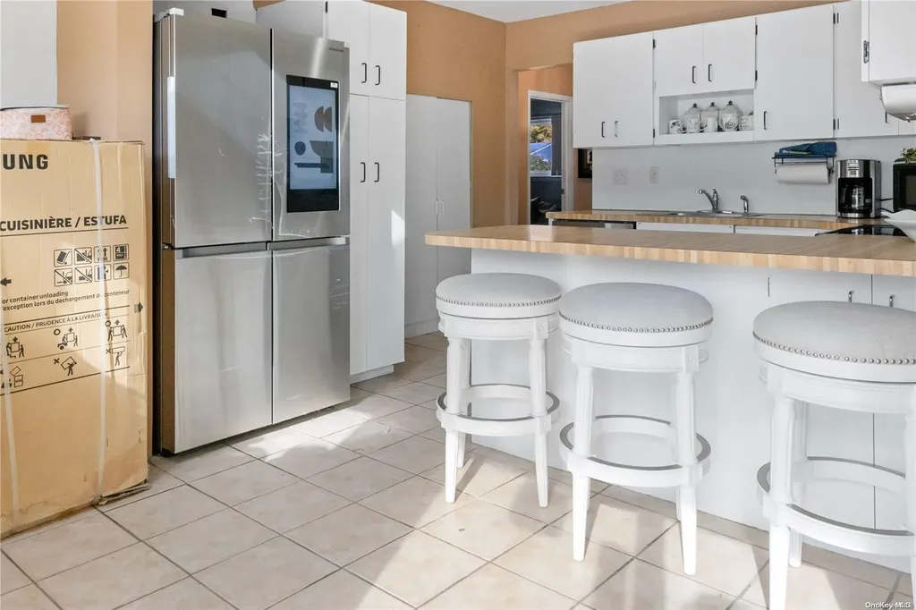 12 Hale Lane Coram NY 11727