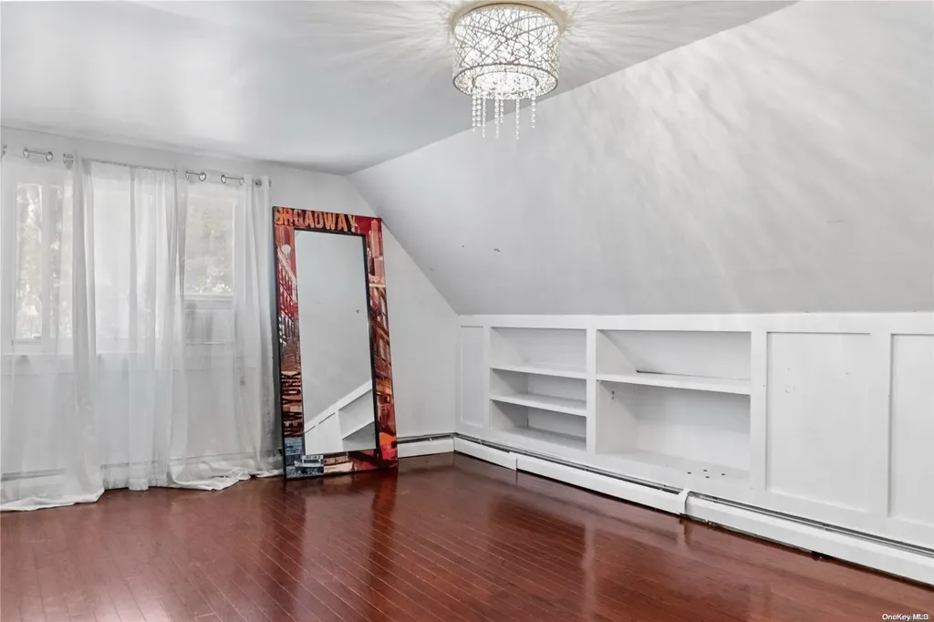 12 Hale Lane Coram NY 11727
