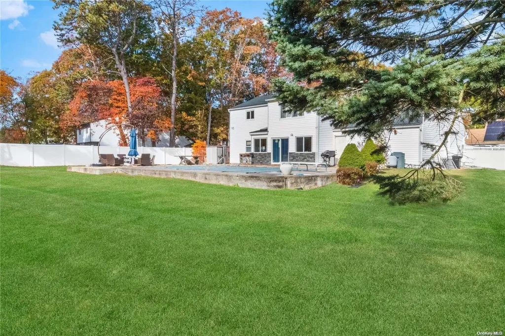 12 Hale Lane Coram NY 11727