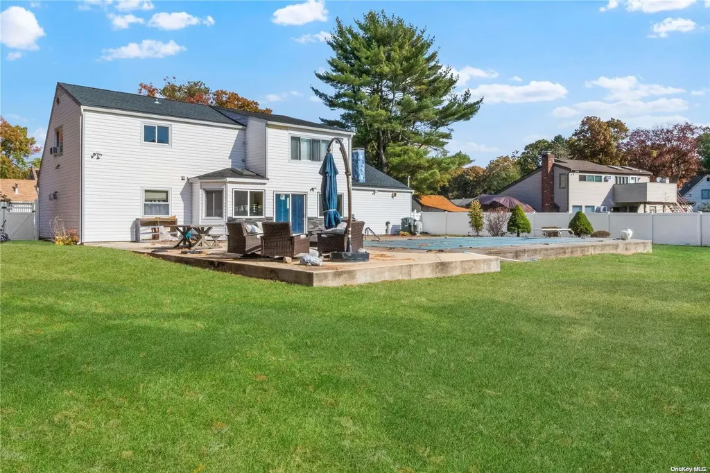 12 Hale Lane Coram NY 11727