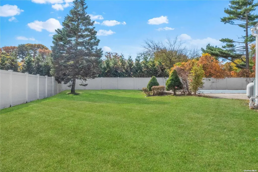 12 Hale Lane Coram NY 11727