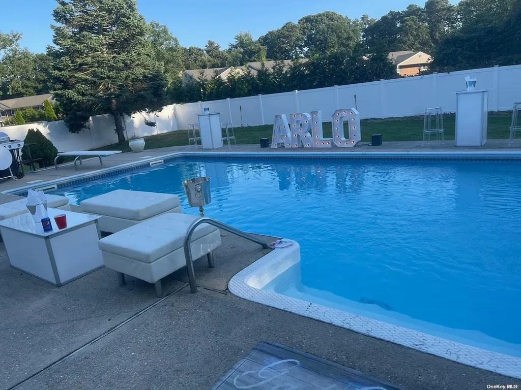 12 Hale Lane Coram NY 11727