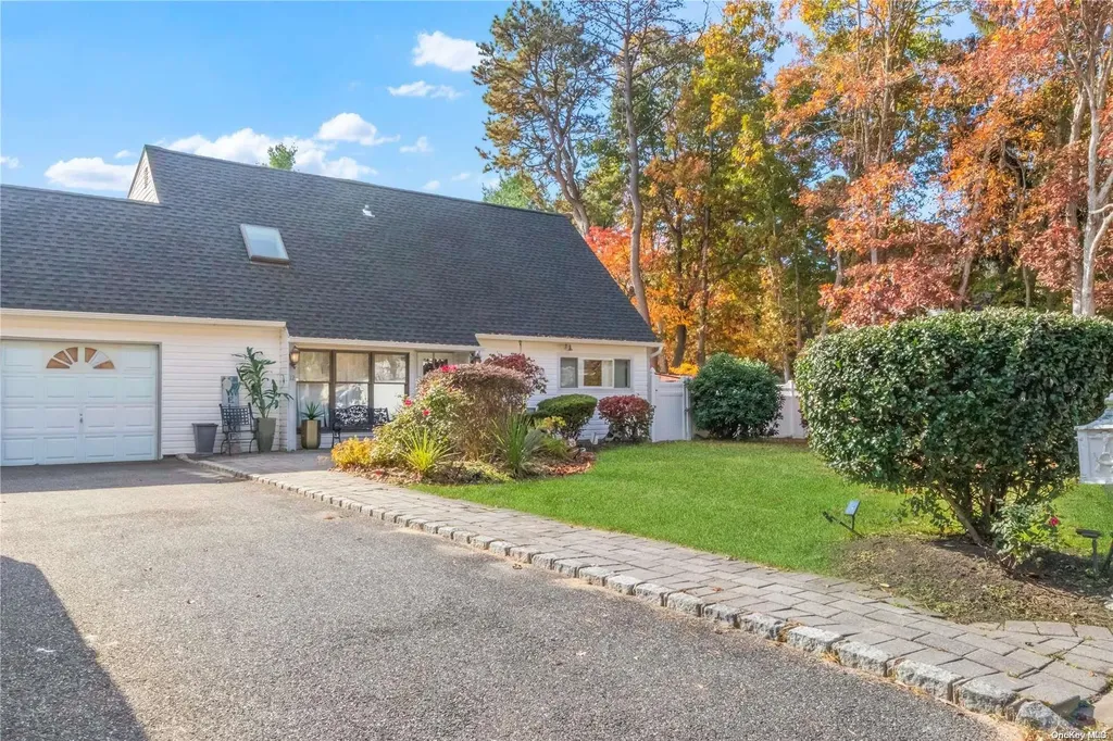 12 Hale Lane Coram NY 11727