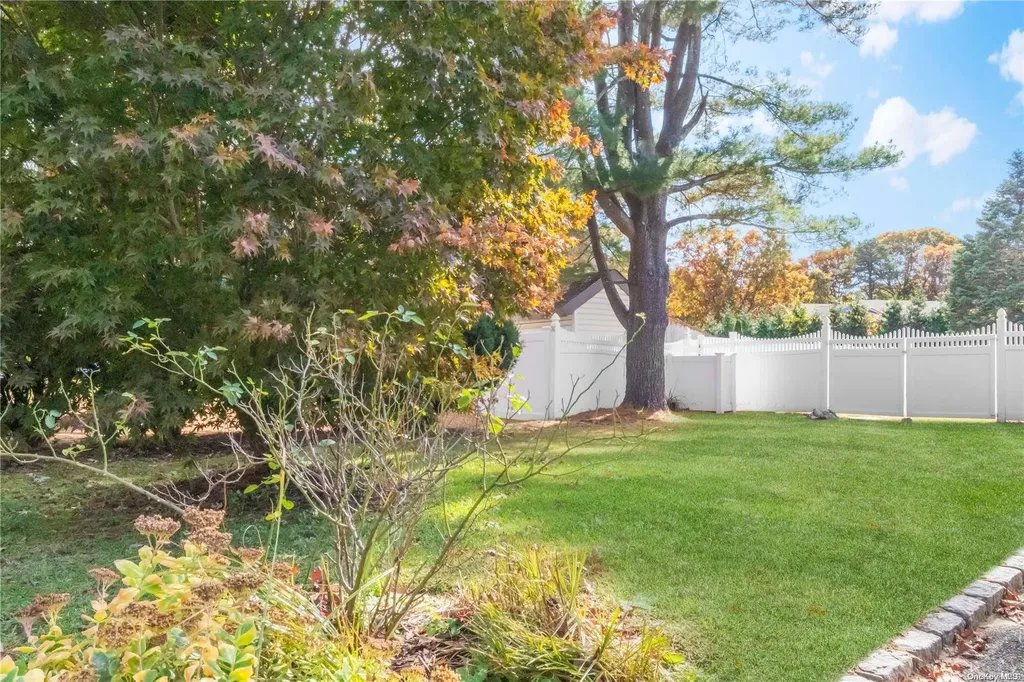 12 Hale Lane Coram NY 11727
