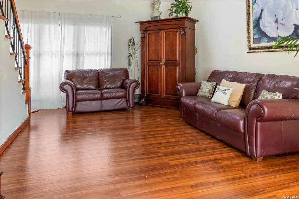 12 Hale Lane Coram NY 11727