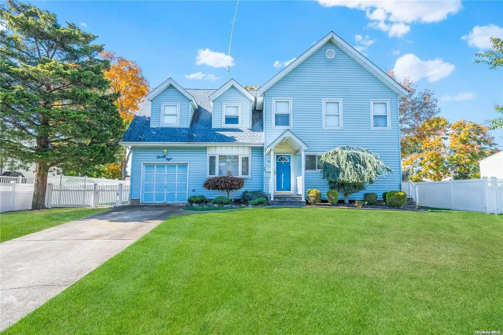 28 Doncaster Avenue West Islip NY 11795