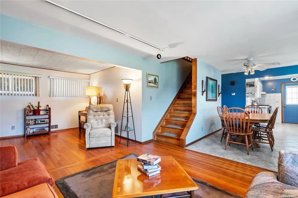 28 Doncaster Avenue West Islip NY 11795