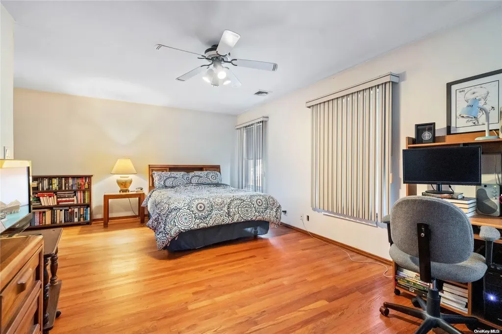 28 Doncaster Avenue West Islip NY 11795
