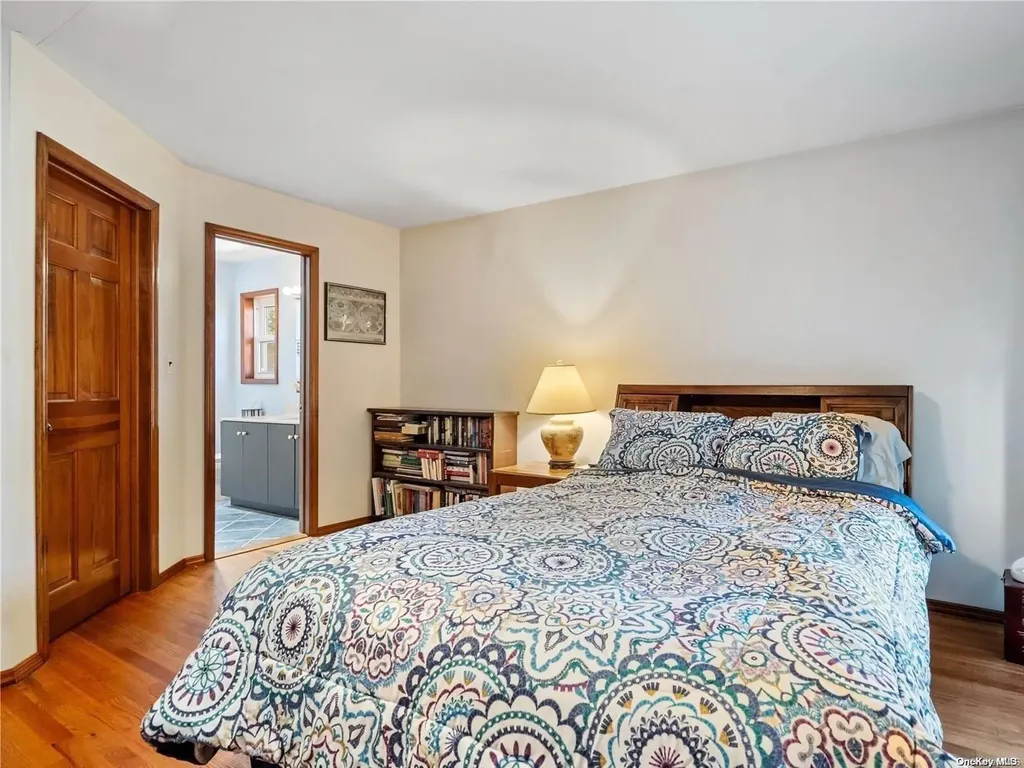 28 Doncaster Avenue West Islip NY 11795