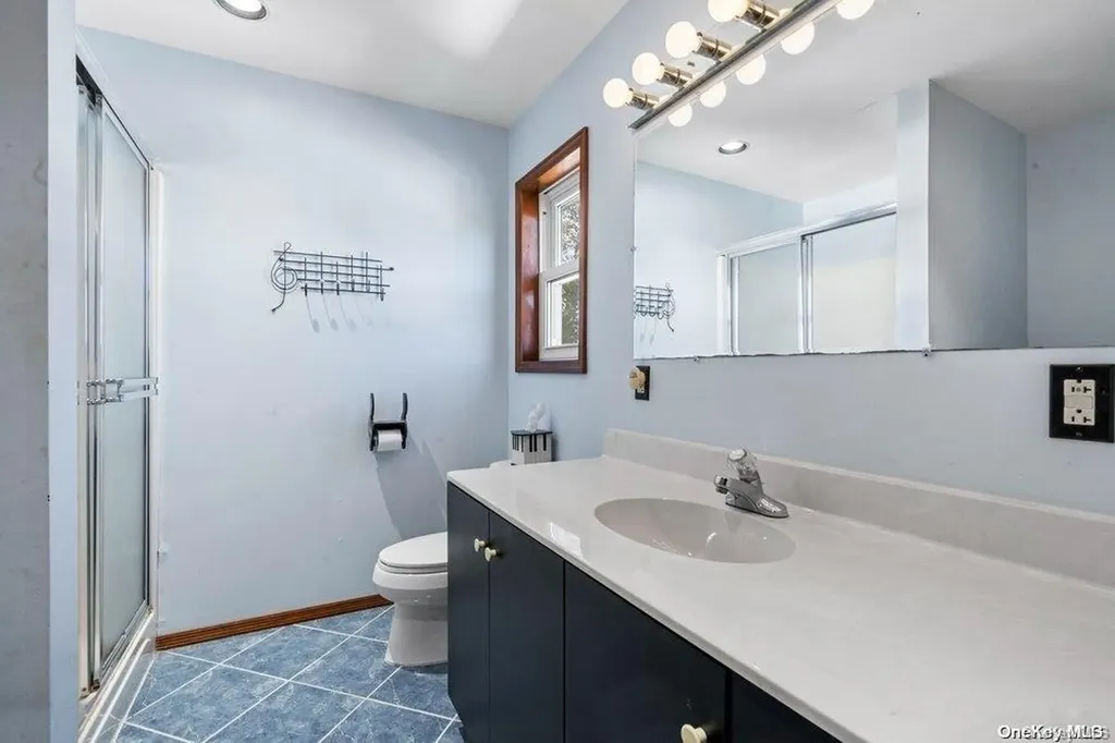 28 Doncaster Avenue West Islip NY 11795