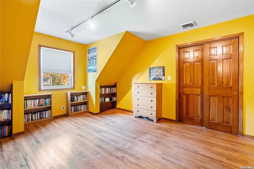 28 Doncaster Avenue West Islip NY 11795