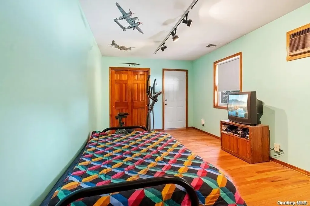28 Doncaster Avenue West Islip NY 11795