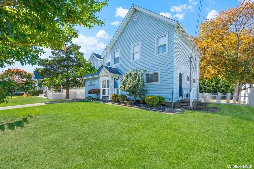 28 Doncaster Avenue West Islip NY 11795