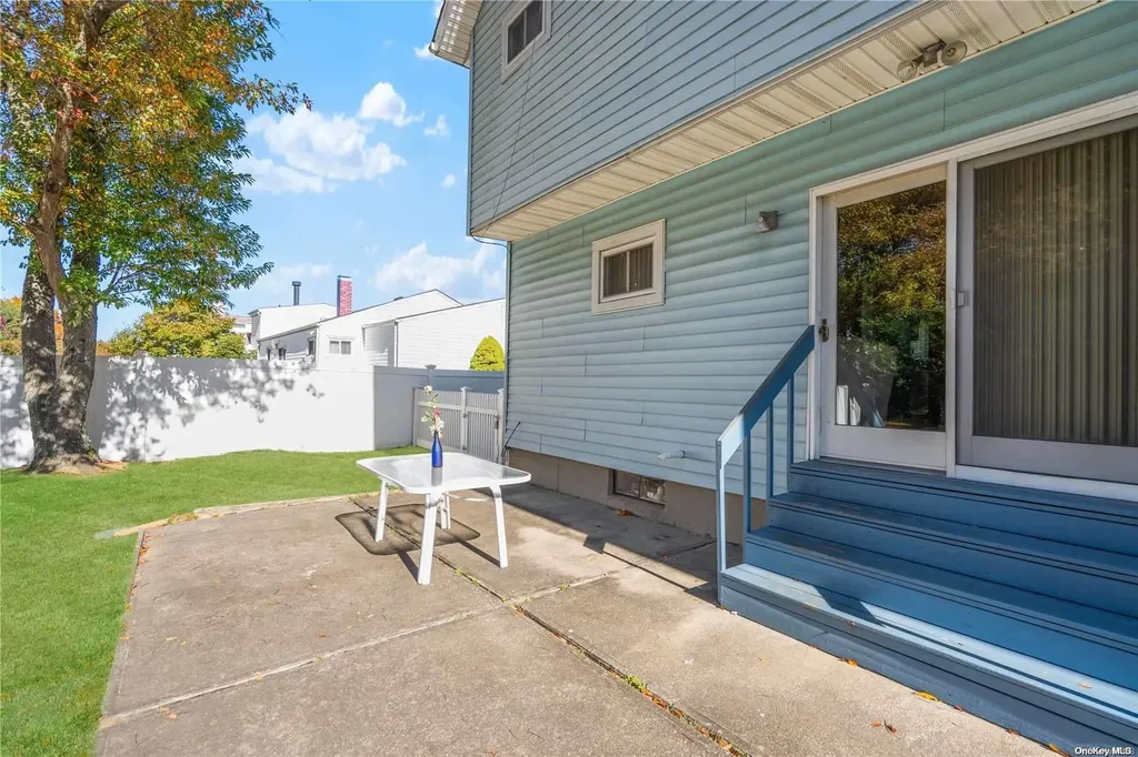 28 Doncaster Avenue West Islip NY 11795