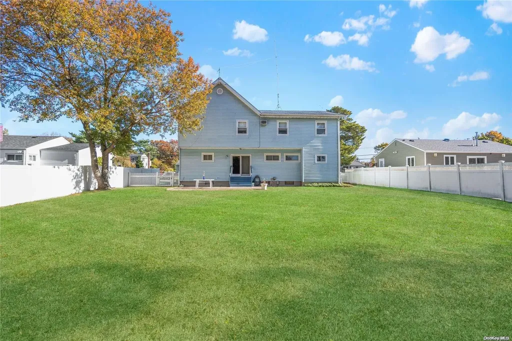 28 Doncaster Avenue West Islip NY 11795