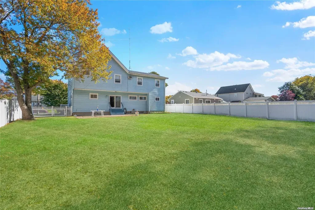 28 Doncaster Avenue West Islip NY 11795