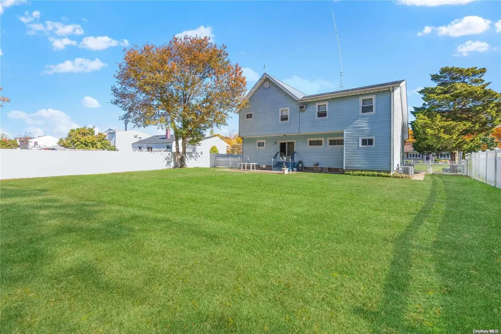 28 Doncaster Avenue West Islip NY 11795