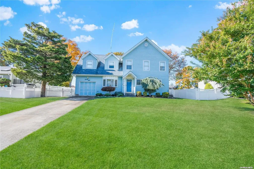28 Doncaster Avenue West Islip NY 11795