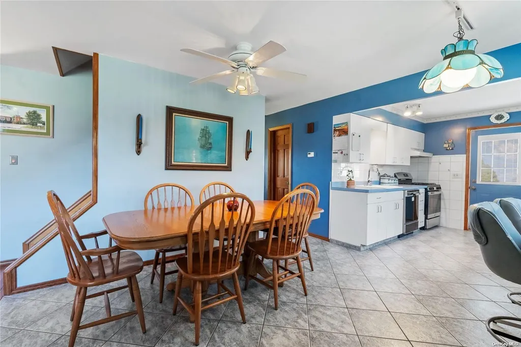 28 Doncaster Avenue West Islip NY 11795