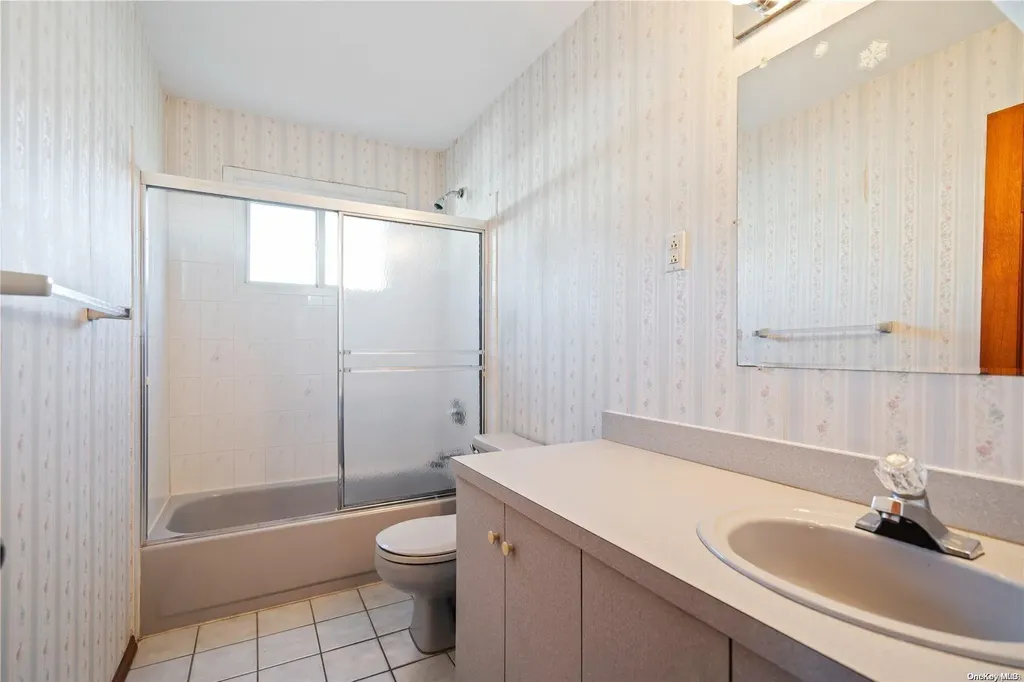 28 Doncaster Avenue West Islip NY 11795