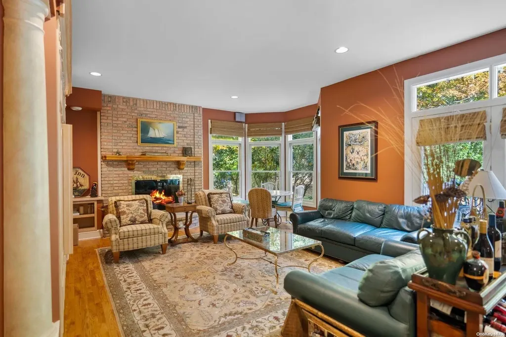 10 E Gate Lane Setauket NY 11733