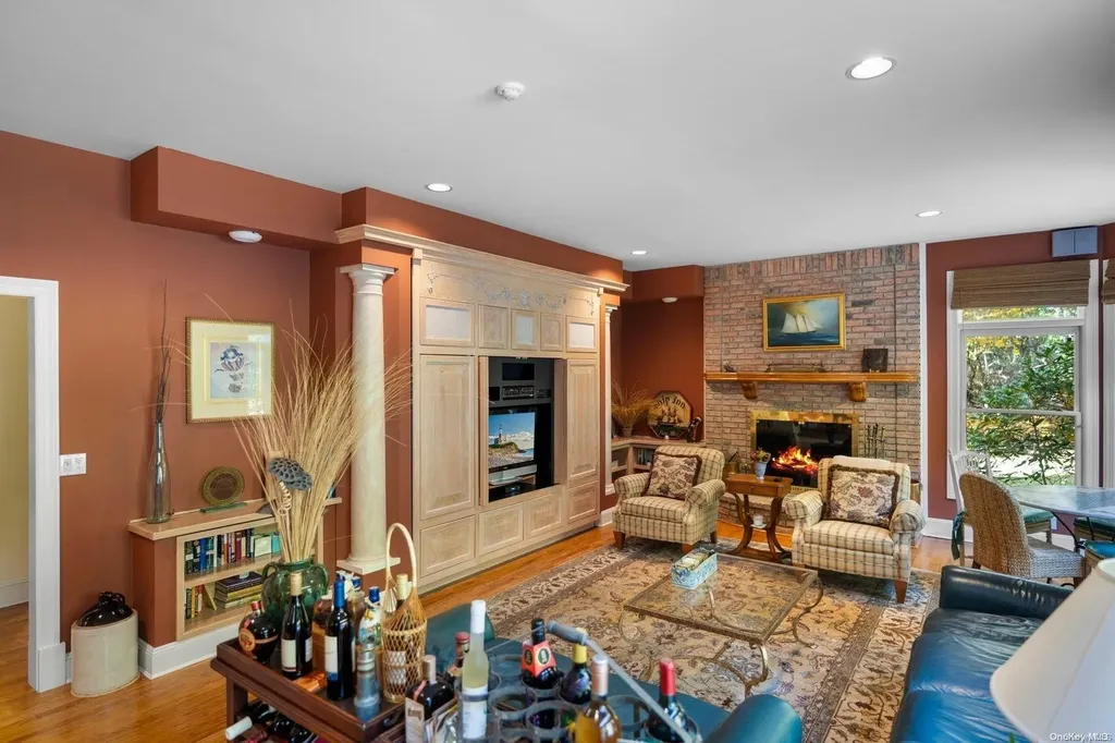 10 E Gate Lane Setauket NY 11733