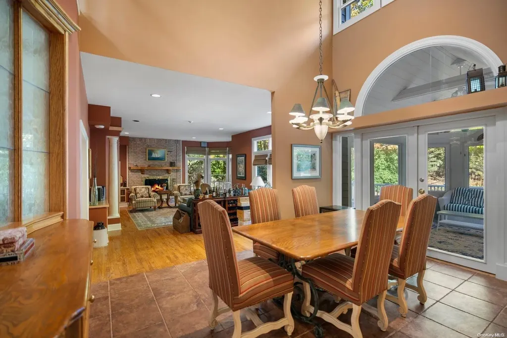 10 E Gate Lane Setauket NY 11733