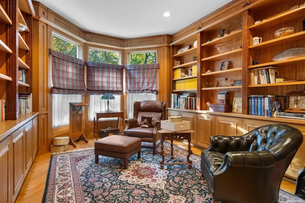 10 E Gate Lane Setauket NY 11733