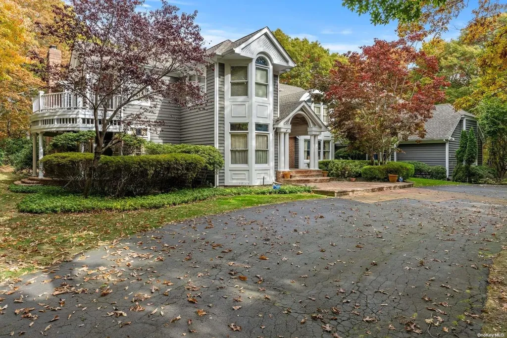 10 E Gate Lane Setauket NY 11733