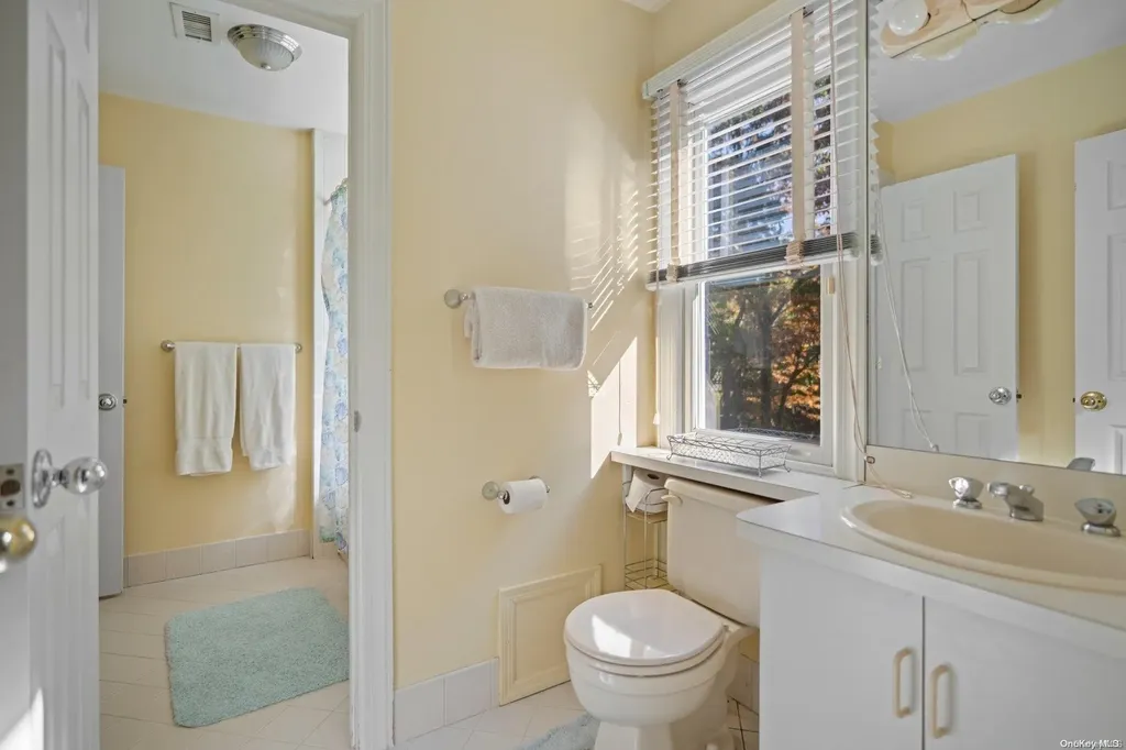 10 E Gate Lane Setauket NY 11733