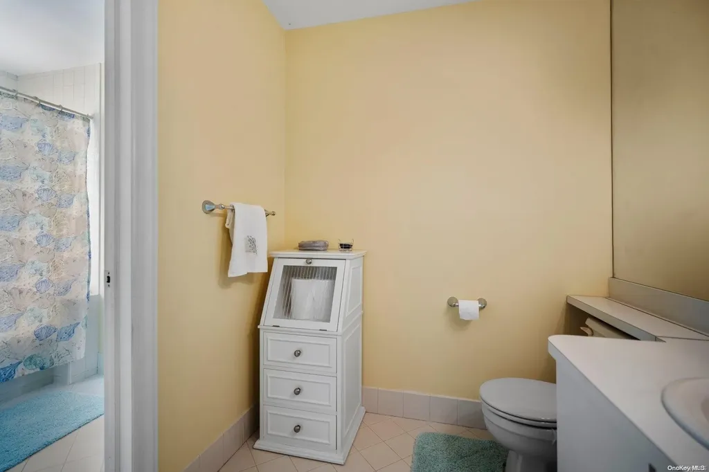 10 E Gate Lane Setauket NY 11733