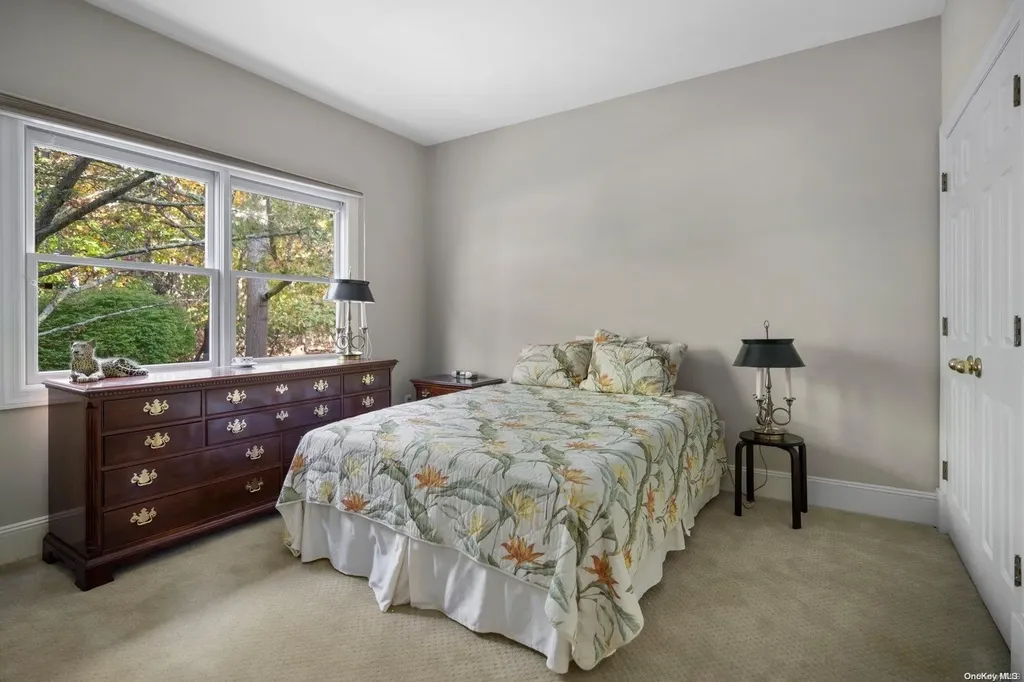 10 E Gate Lane Setauket NY 11733