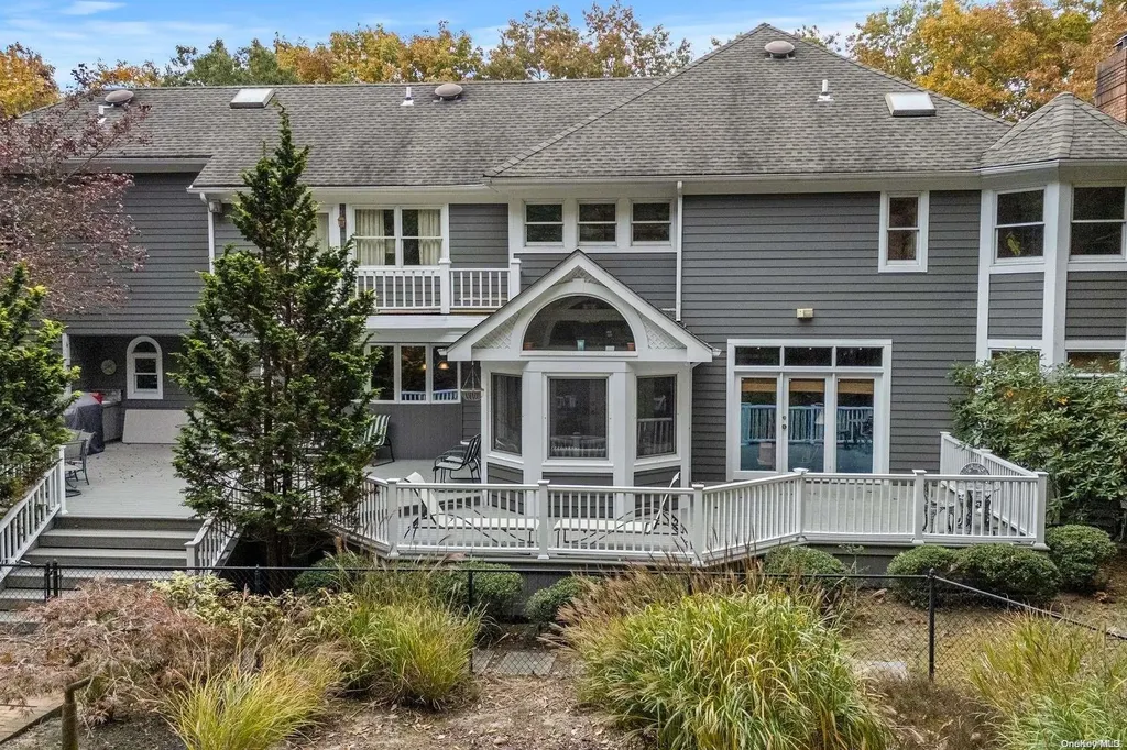 10 E Gate Lane Setauket NY 11733