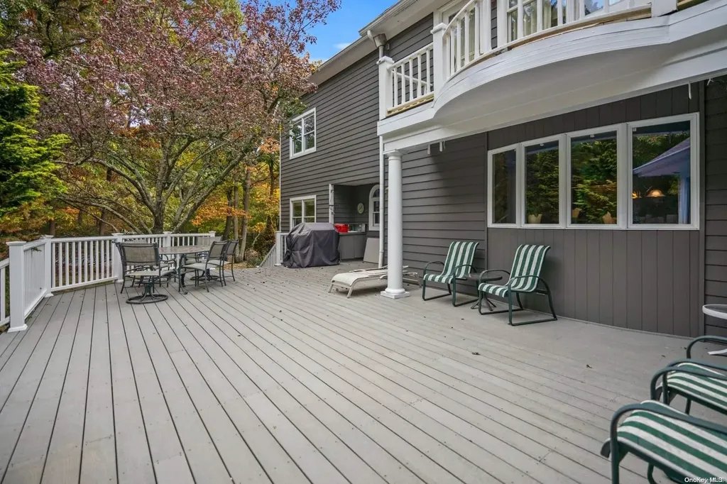 10 E Gate Lane Setauket NY 11733