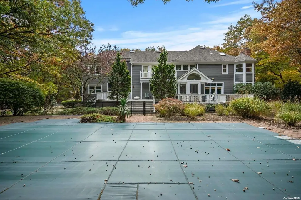 10 E Gate Lane Setauket NY 11733