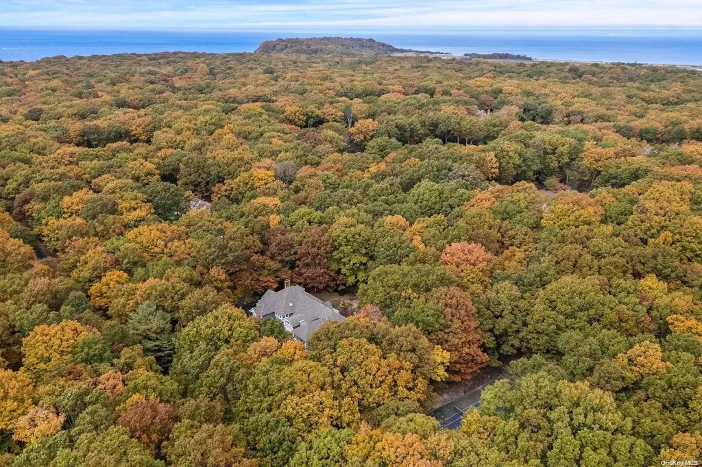 10 E Gate Lane Setauket NY 11733