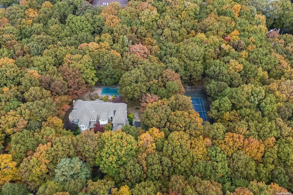10 E Gate Lane Setauket NY 11733
