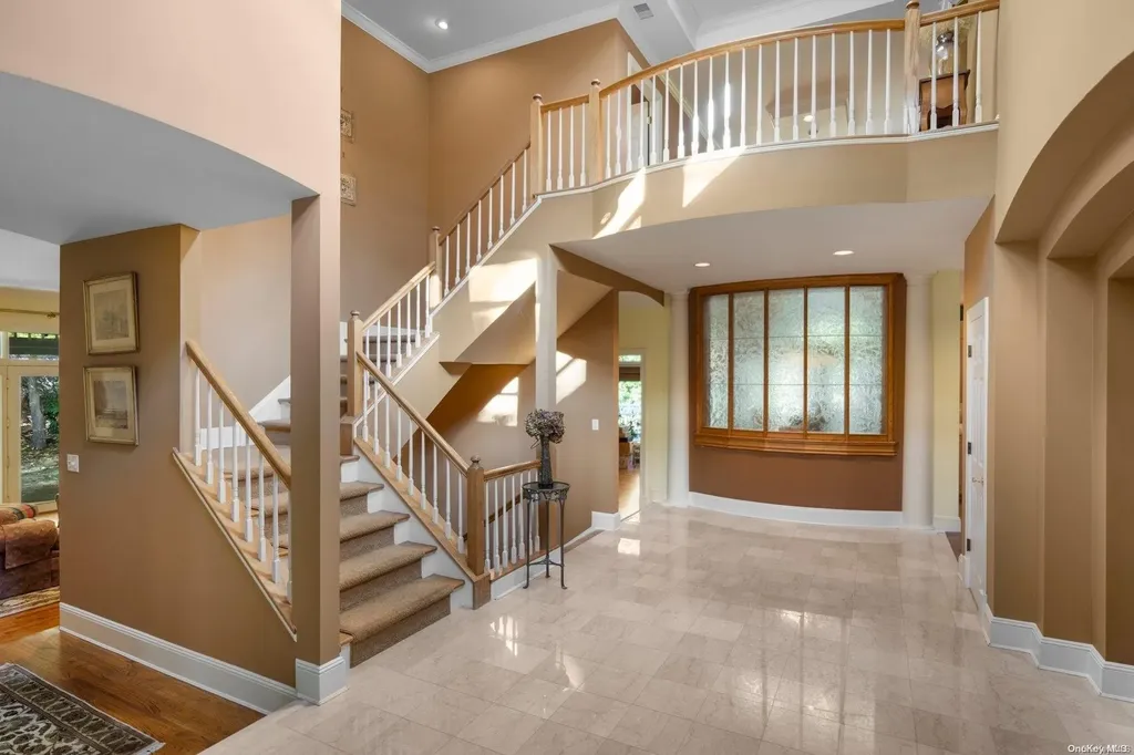 10 E Gate Lane Setauket NY 11733
