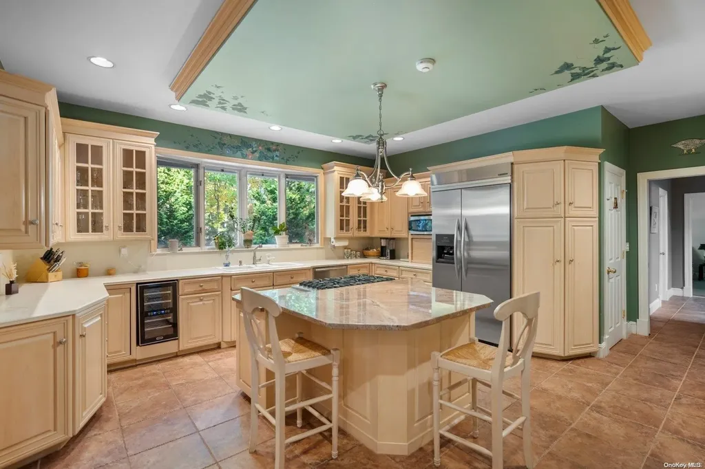 10 E Gate Lane Setauket NY 11733