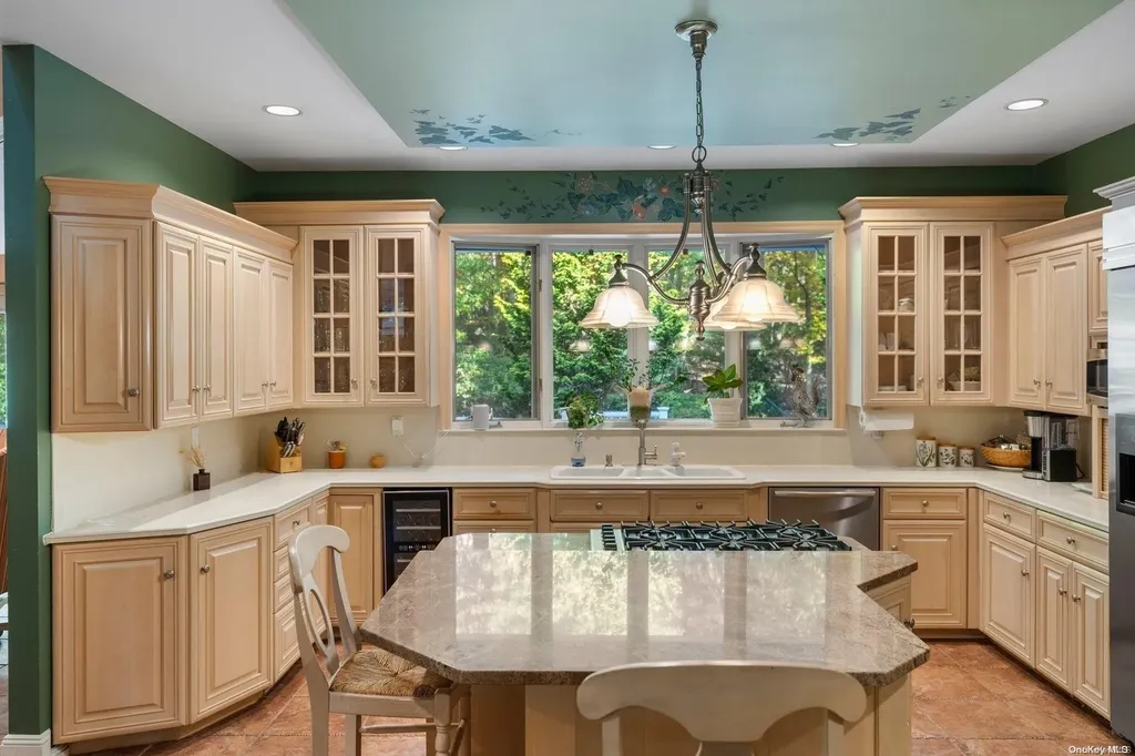 10 E Gate Lane Setauket NY 11733
