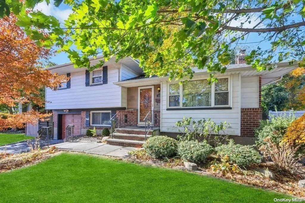 22 Lane Avenue Plainview NY 11803