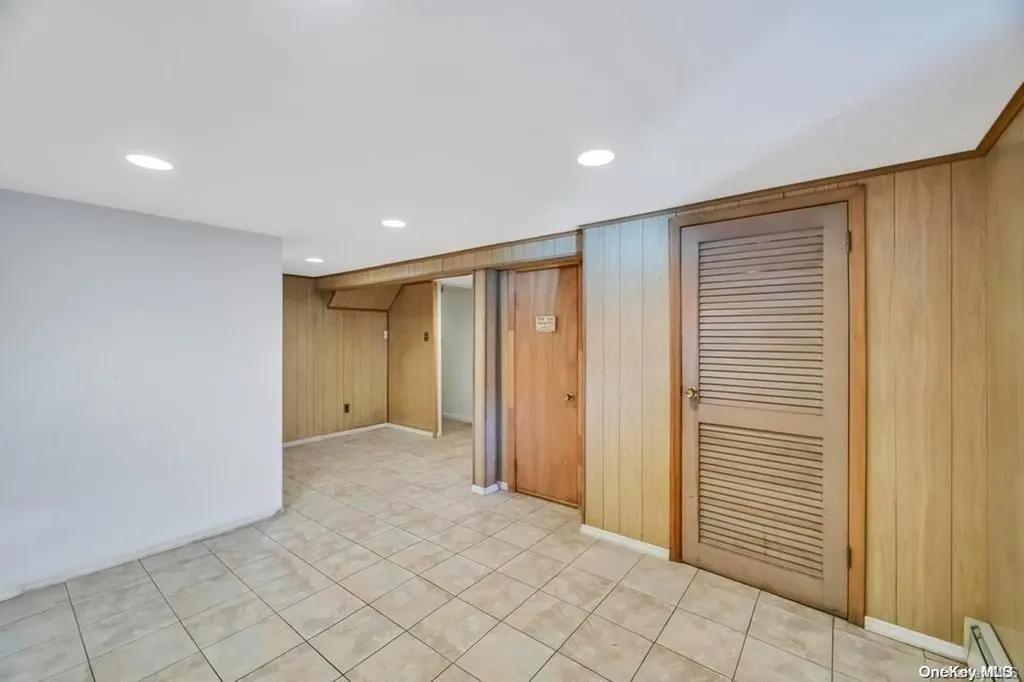 22 Lane Avenue Plainview NY 11803