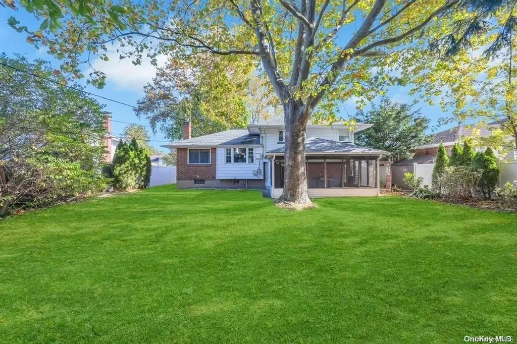 22 Lane Avenue Plainview NY 11803